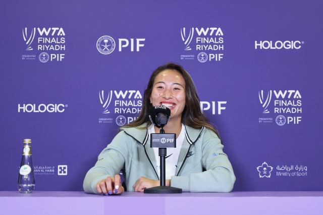 张奔斗：让郑钦文松弛的不只有金钱，还有经历